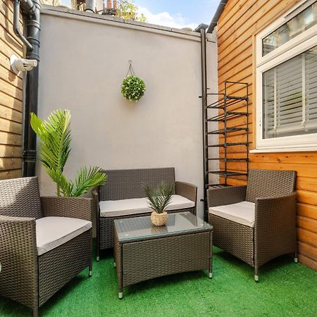 Stylish Two Bedroom Apartment By Central London With Garden Dış mekan fotoğraf