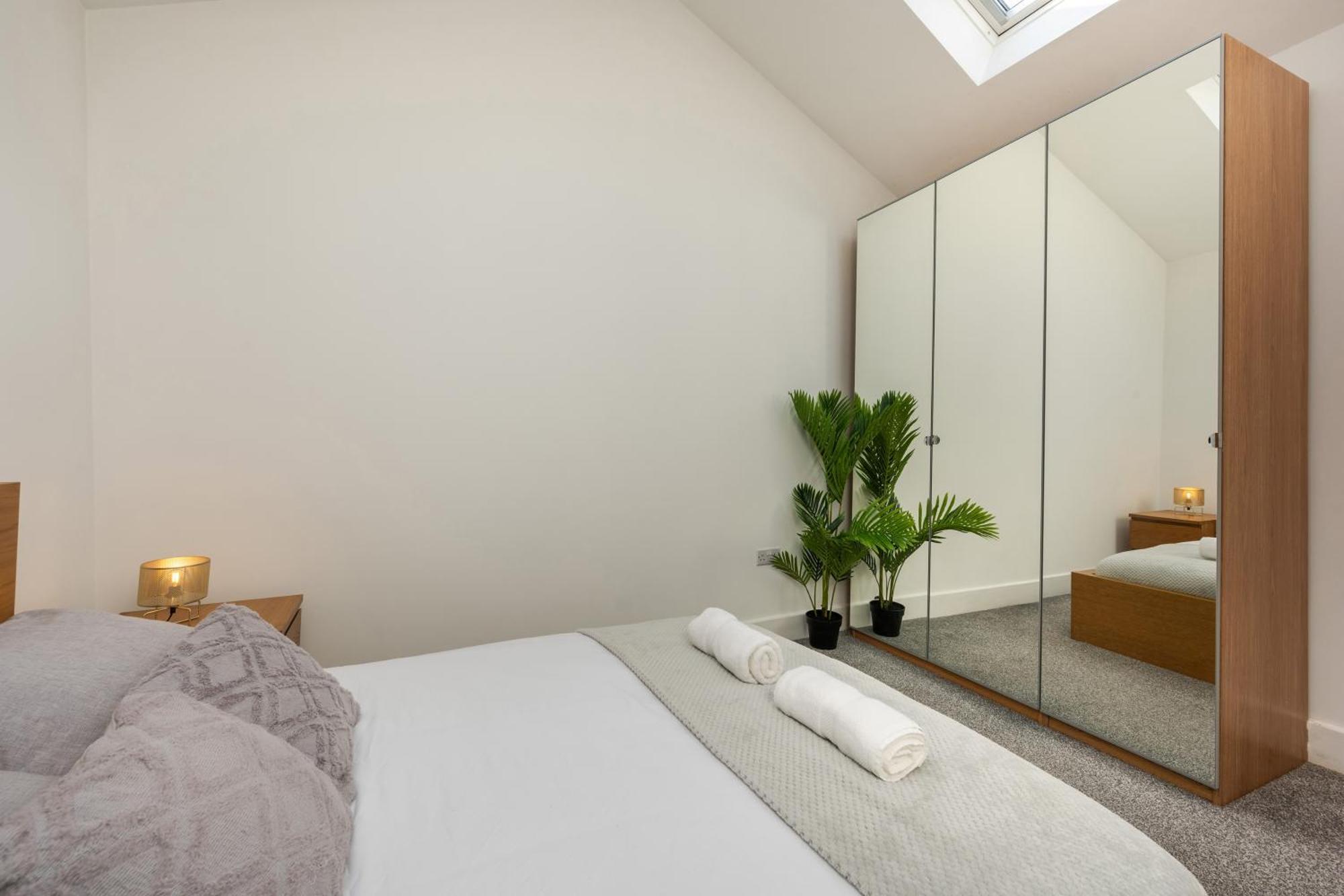 Stylish Two Bedroom Apartment By Central London With Garden Dış mekan fotoğraf