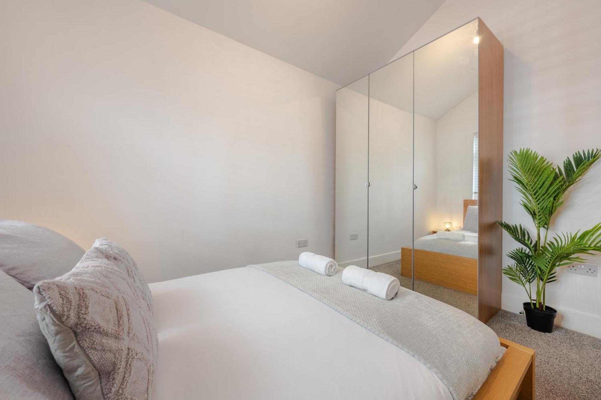 Stylish Two Bedroom Apartment By Central London With Garden Dış mekan fotoğraf