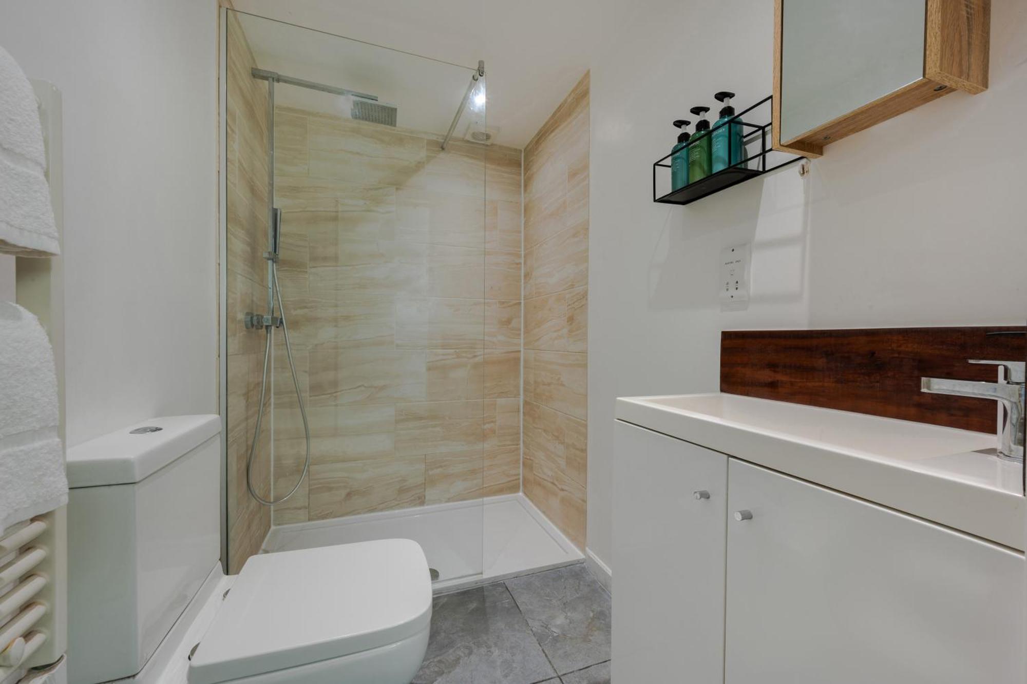 Stylish Two Bedroom Apartment By Central London With Garden Dış mekan fotoğraf